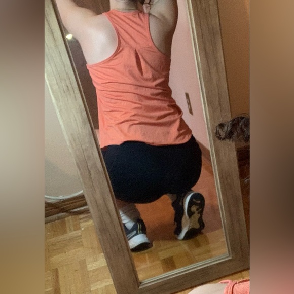 SALMON-COLORED WORKOUT TANK TOP - Picture 4 of 6